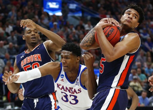 Auburn blows past Kansas 89-75 to reach Sweet 16