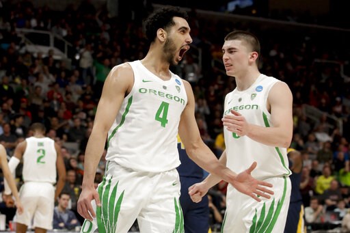 Oregon beats UC Irvine 73-54 to advance to Sweet 16
