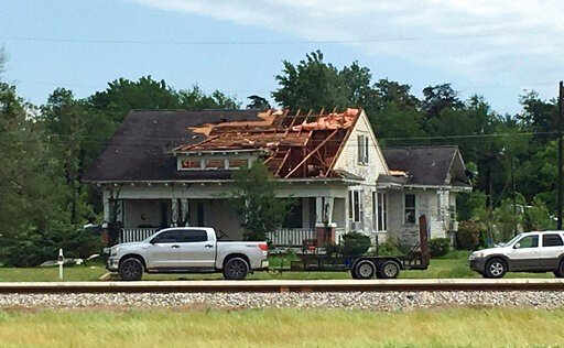 Strong storms in US South kill at least 8 and injure dozens