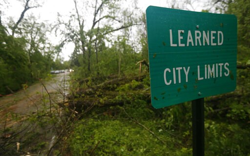 Storms batter South, kill 2 in Mississippi, 1 in Alabama