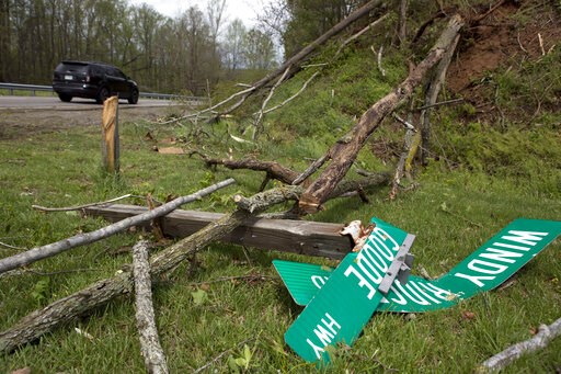 Storms in South kill girl in Florida, bring tornado threat