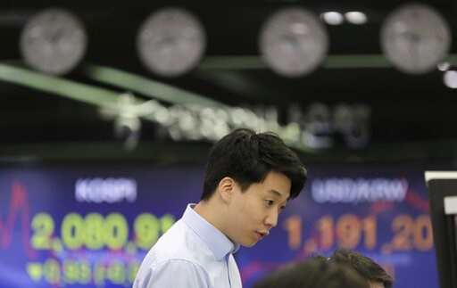 (AP Photo/Lee Jin-man). A currency trader watches the computer monitors near the screens showing the Korea Composite Stock Price Index (KOSPI), left, and the foreign exchange rate between U.S. dollar and South Korean won at the foreign exchange dealing... (AP Photo/Lee Jin-man). A currency trader watches the computer monitors near the screens showing the Korea Composite Stock Price Index (KOSPI), left, and the foreign exchange rate between U.S. dollar and South Korean won at the foreign exchange dealing...