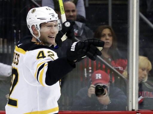 Bruins' Backes must face Blues buddies for Stanley Cup