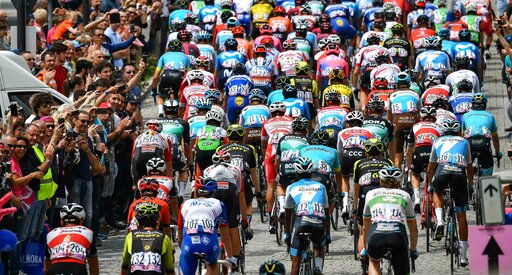 Carapaz wins Stage 14 to take overall lead of Giro d'Italia