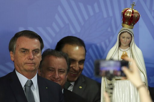 Amid early struggles, Bolsonaro's supporters call for demos