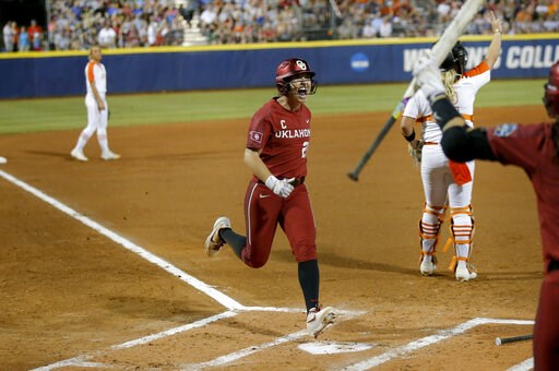 Juarez leads Oklahoma past Oklahoma State in WCWS