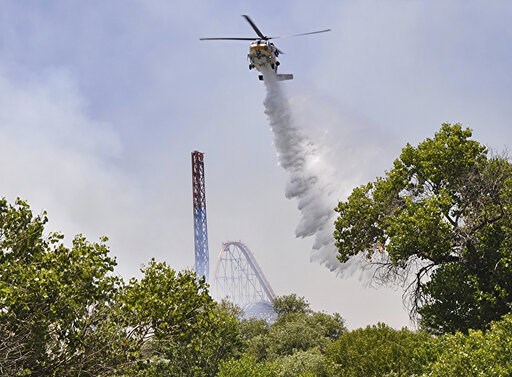 Brush fire sets off evacuation at California amusement park