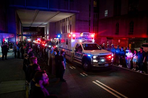 Gunman kills 4, including police officer, in shooting at New York City office tower