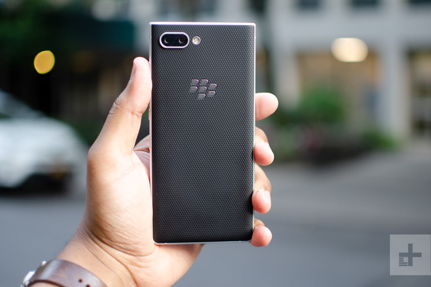 BlackBerry to use the oldest trick in the book to push new keyboard phone