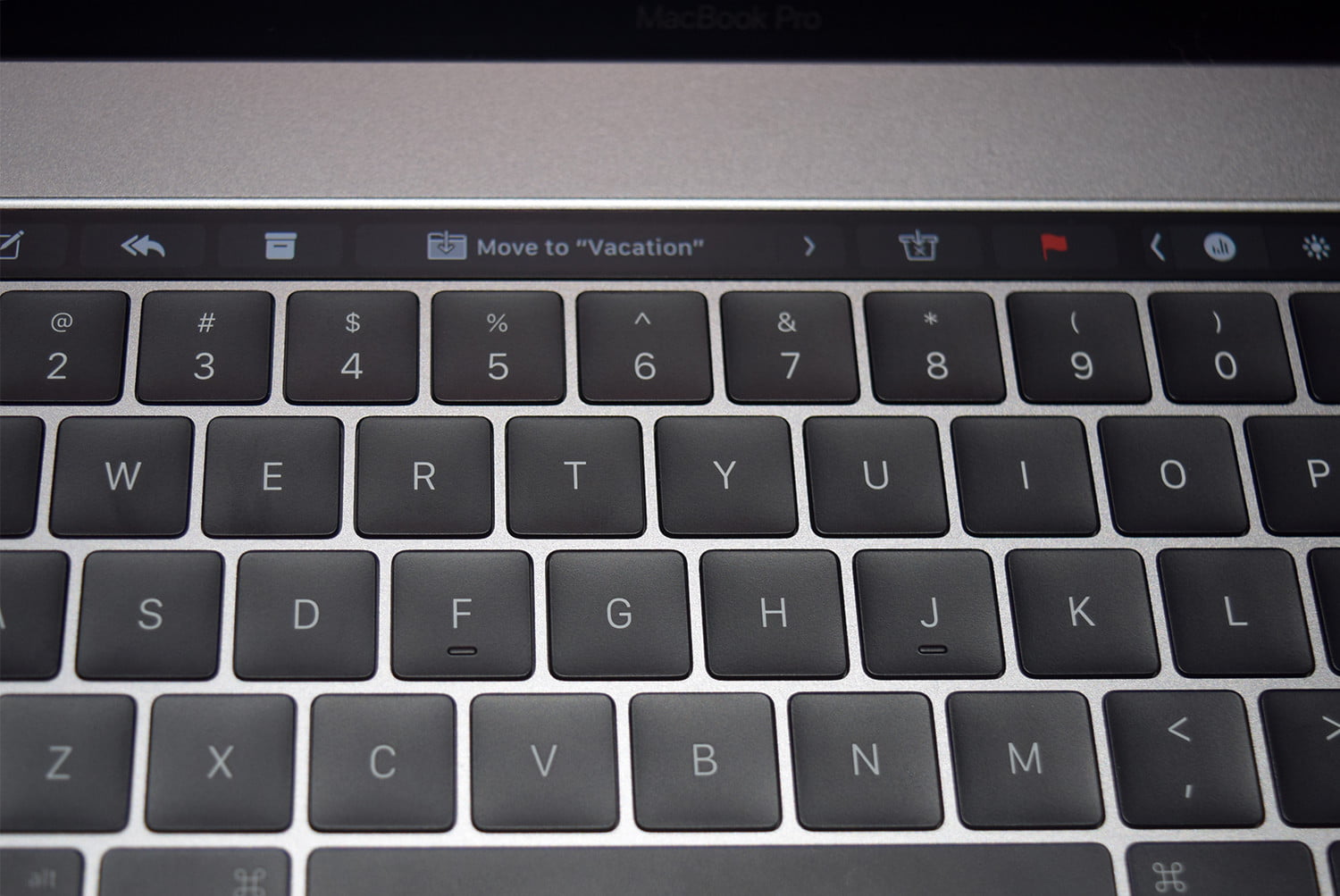 Apple quietly confirms 2018 MacBook Pro ships with anti-debris design